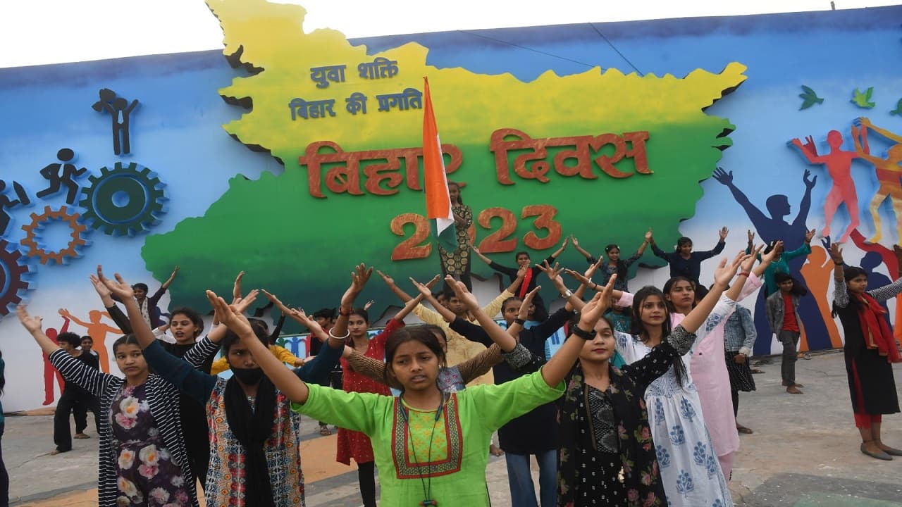 बिहार दिवस: 111 सालों में बिहार ने तरक्की की लिखी कहानी, नारी सशक्तीकरण के लिए सरकार ने उठाए कई कदम बिहार दिवस: 111 सालों में बिहार ने तरक्की की लिखी कहानी, नारी सशक्तीकरण के लिए सरकार ने उठाए कई कदम
