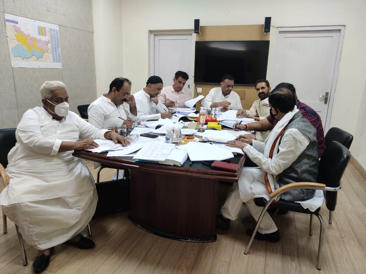 Bihar Vidhan Sabha Chunav: कांग्रेस की बैठक में सुलझेगा महागठबंधन की सीट शेयरिंग का फॉर्मूला? सीनियर नेताओं का मंथन जारी