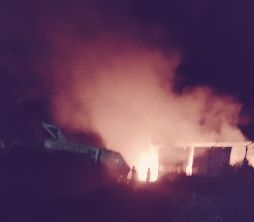 Bihar: गंडक बराज के काम में जुटी कंपनी के गोदाम में लगी भीषण आग, करीब 2 करोड़ का सामान जलकर खाक