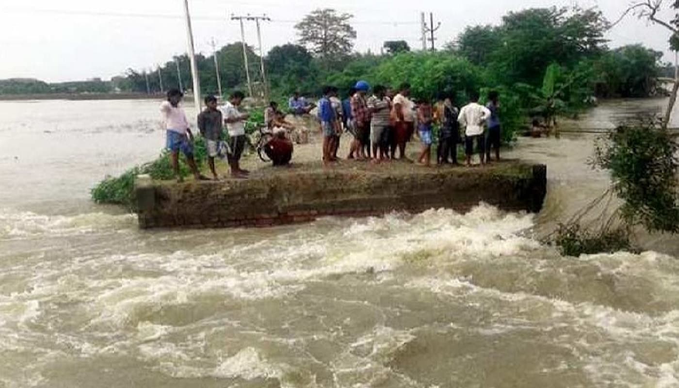 झील नगर को छू रही बूढ़ी गंडक, लाल निशान से एक मीटर ऊपर बागमती, नीचले इलाके के लोग खोज रहे सुरक्षित स्थान