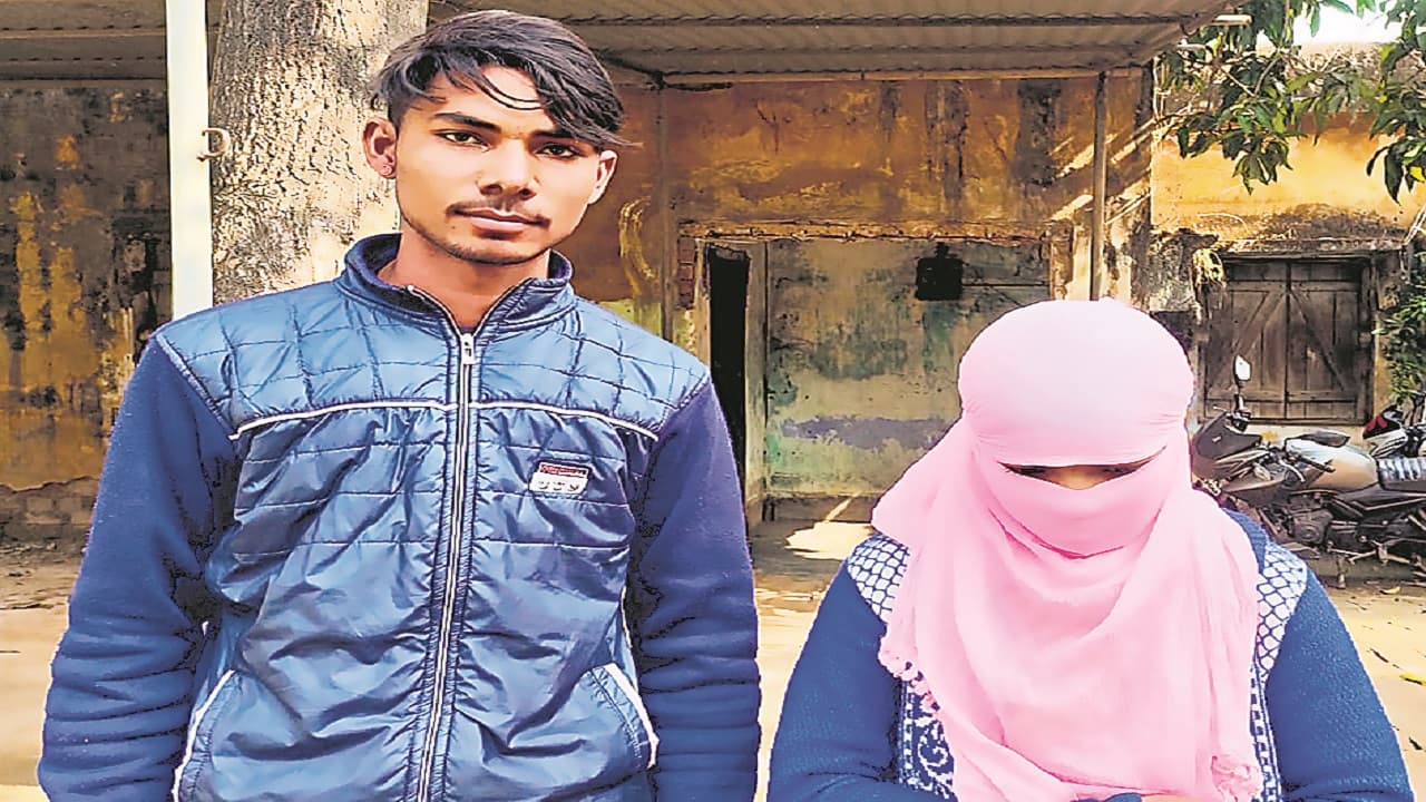Bihar: इंंटर परीक्षा सेंटर से भागकर थाना पहुंची युवती, कहा- सर, मेरी शादी करवा दीजिए, जानें पूरा मामला..