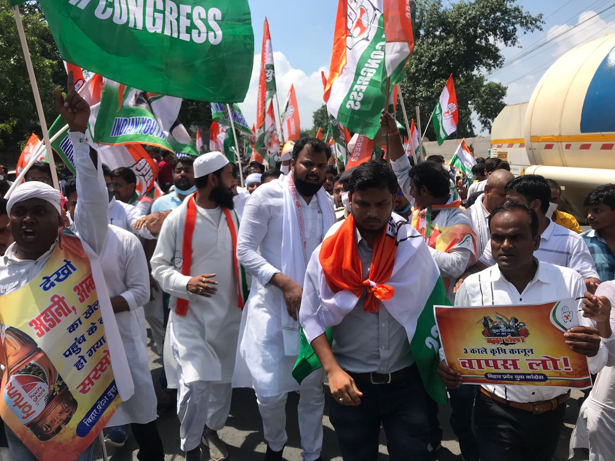 पेगासस पर पटना में यूथ कांग्रेस का हल्लाबोल, विधानसभा घेराव करने पहुंचे कार्यकर्ताओं को पुलिस ने किया गिरफ्तार