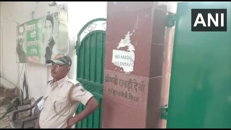 लालू यादव से जुड़े 17 ठिकानों पर CBI की रेड, रेल मंत्री रहते घोटाला करने का आरोप