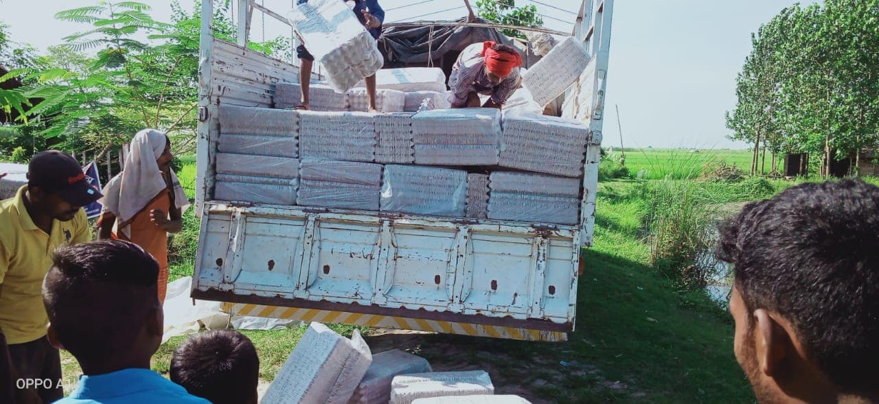 Bihar Panchayat Election से पहले बगहा पुलिस ने पकड़ी एक ट्रक शराब की खेप, चुनाव में थी खपाने की तैयारी!