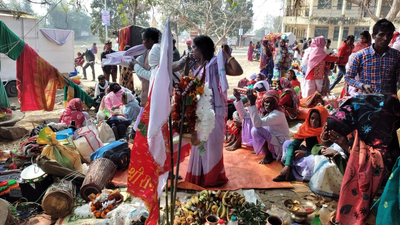 मंदार पर्वत के पास शुरू हुआ मकर संक्रांति मेला, जानिए आदिवासियों के बीच कैसे हुई सफा धर्म की स्थापना