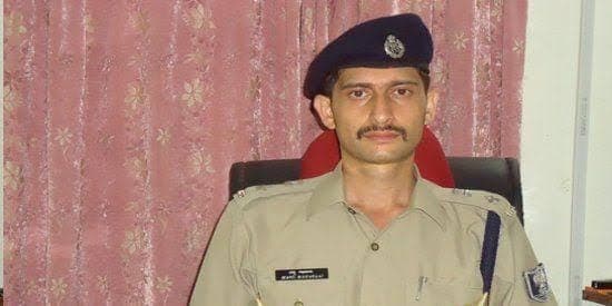 Bihar News : एक्शन में IPS मनु महराज ! सारण रेंज के 6 पुलिसकर्मियों को किया सस्पेंड, जानिए वजह
