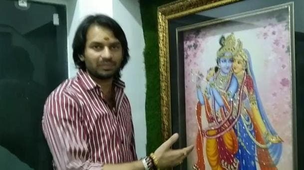 लालू यादव के बड़े बेटे तेज प्रताप अपने आवास पर रखते हैं दो गाय, दो घोड़ा और चार विदेशी नस्ल का कुत्ता, Video