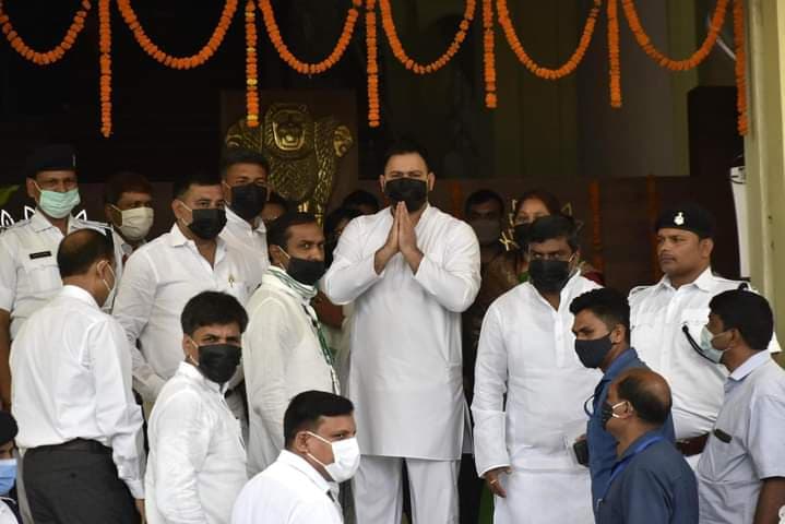 Bihar Vidhan Sabha: ‘स्पीकर को कर लिया गया है हाईजैक, मानसून सत्र से विपक्ष का बायकॉट’, तेजस्वी यादव का ऐलान Bihar Vidhan Sabha: ‘स्पीकर को कर लिया गया है हाईजैक, मानसून सत्र से विपक्ष का बायकॉट’, तेजस्वी यादव का ऐलान