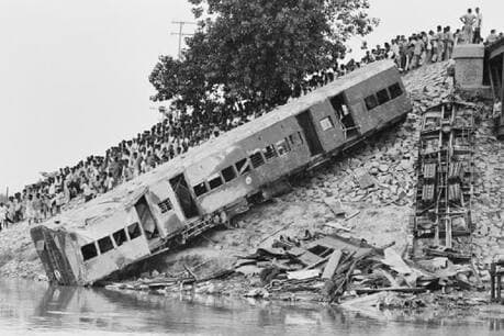 बिहार : आज से ठीक 39 साल पहले हुआ था देश का सबसे बड़ा रेल हादसा, नदी में समा गयी थी ट्रेन