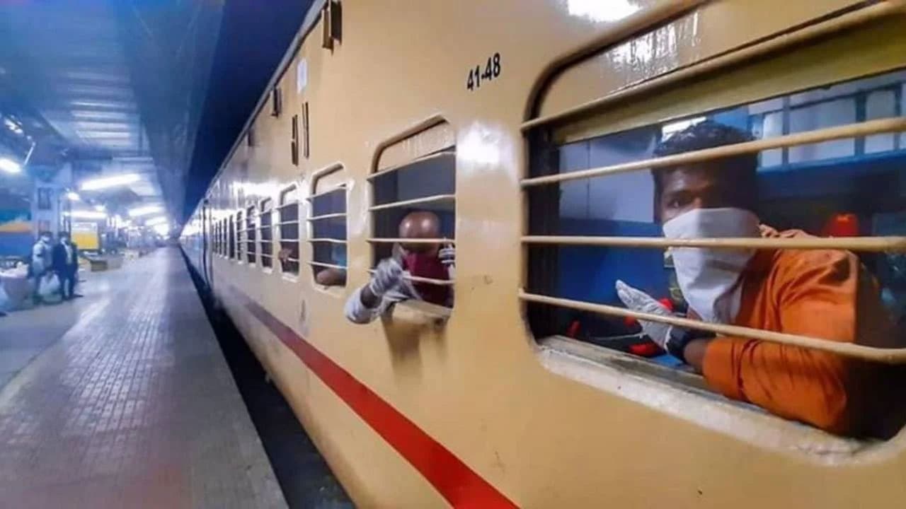 Railways: बिहार में टूटी पटरी पर अचानक पड़ी लाइनमैन की नजर, जमुई में टला बड़ा हादसा, ट्रेन परिचालन ठप्प