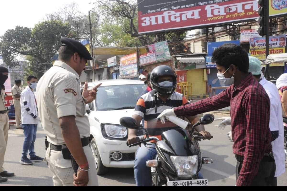 ऑड-इवेन फेल, जुगाड़ गाड़ी पकड़ रही पुलिस