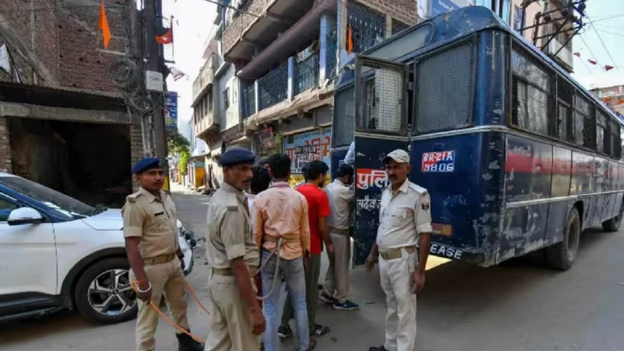 बिहारशरीफ हिंसा के 39 आरोपियों को रिमांड पर लेकर पुलिस ने की पूछताछ, अब तक 141 लोग गिरफ्तार