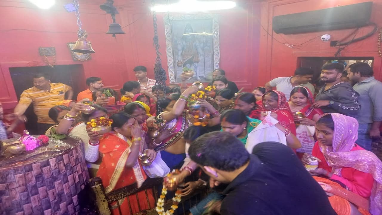 बिहटा के बाबा बिटेश्वरनाथ मंदिर में महाशिवरात्रि पर उमड़े श्रद्धालु, रात में होगा भव्य विवाह का आयोजन