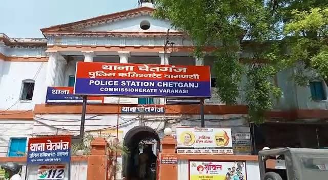 वाराणसी के बिजली ऑफिस में हस्ताक्षर कराने को लेकर कर्मचारी और उपभोक्ता के बीच जमकर मारपीट, FIR दर्ज