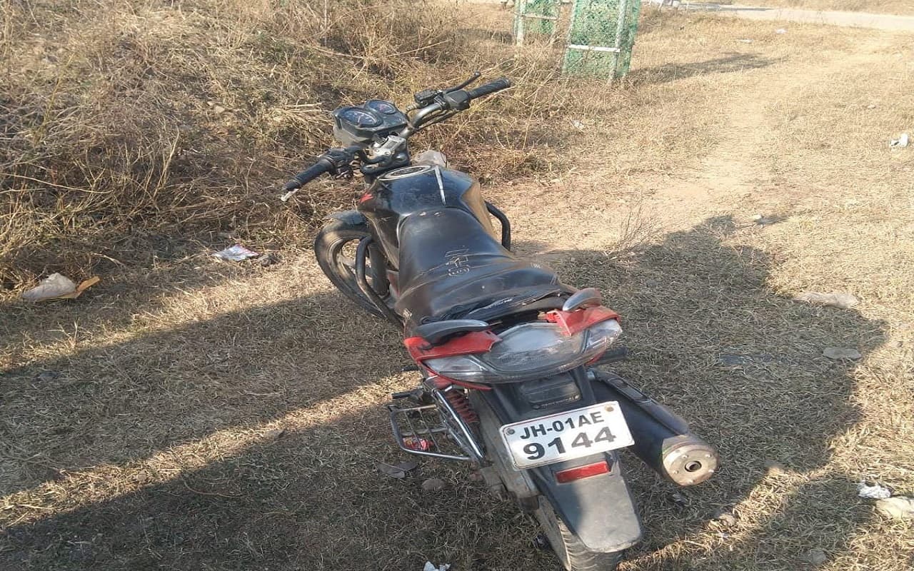 Jharkhand News: रांची में तेज रफ्तार बस ने बाइक सवारों को रौंदा, दो लोगों की मौत, ग्रामीणों ने की ये मांग