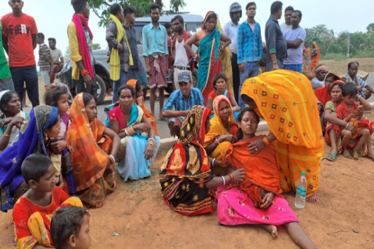 रामगढ़ में पैकअप वैन की चपेट में आने से बाइक सवार दो युवक की मौत, पुलिस जांच में जुटी