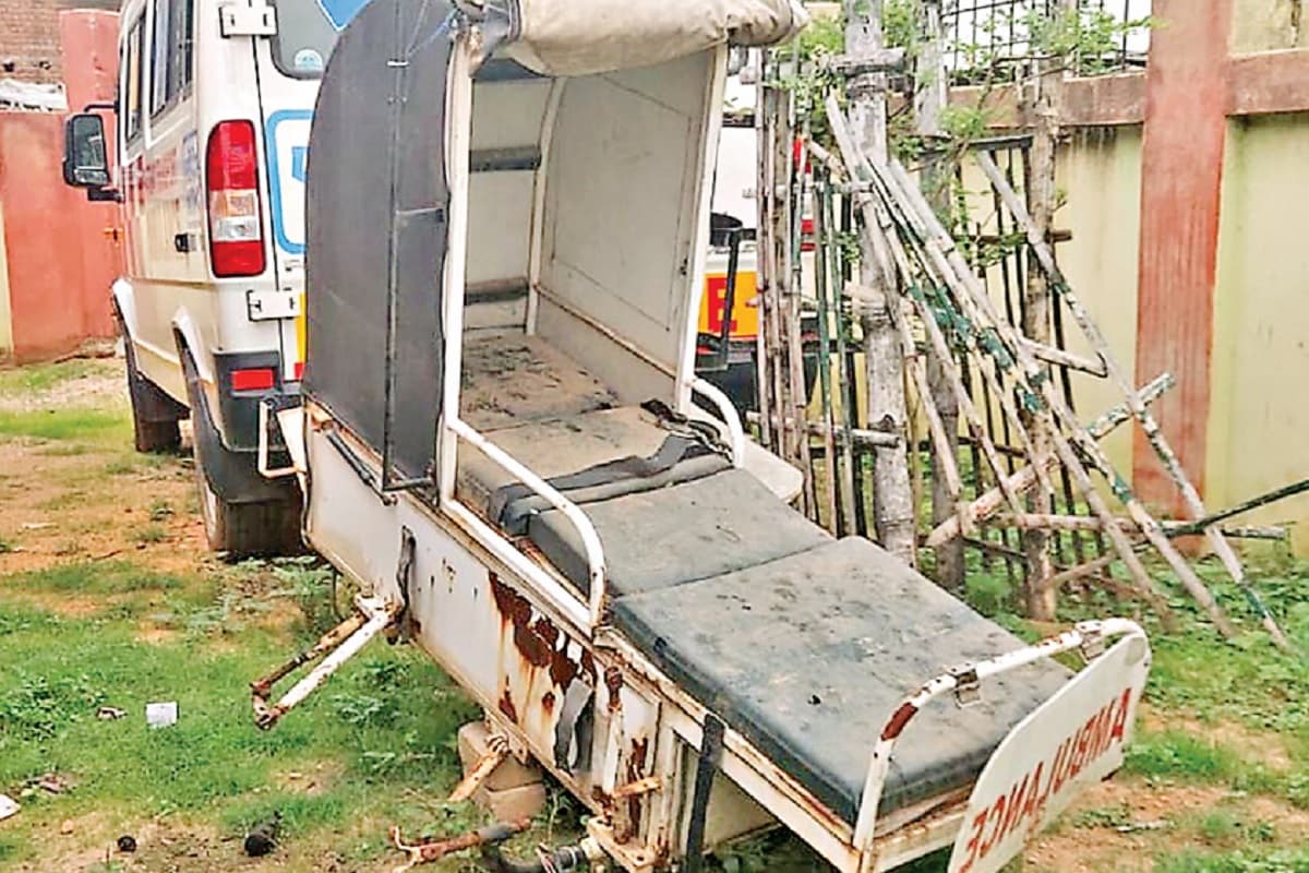 बाइक एंबुलेंस की बाइक का चतरा का स्वास्थ्य कर्मी कर रहा निजी उपयोग, चिकित्सा प्रभारी बोले मामले की होगी जांच