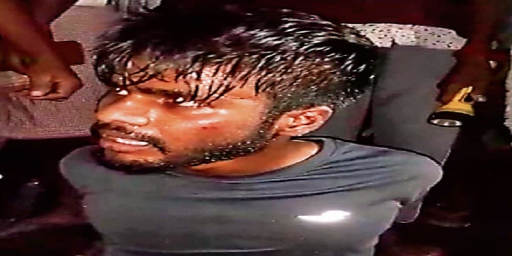 बोलेरो से आये थे बाइक चोर, ग्रामीणों ने पकड़कर पुलिस को सौंपा