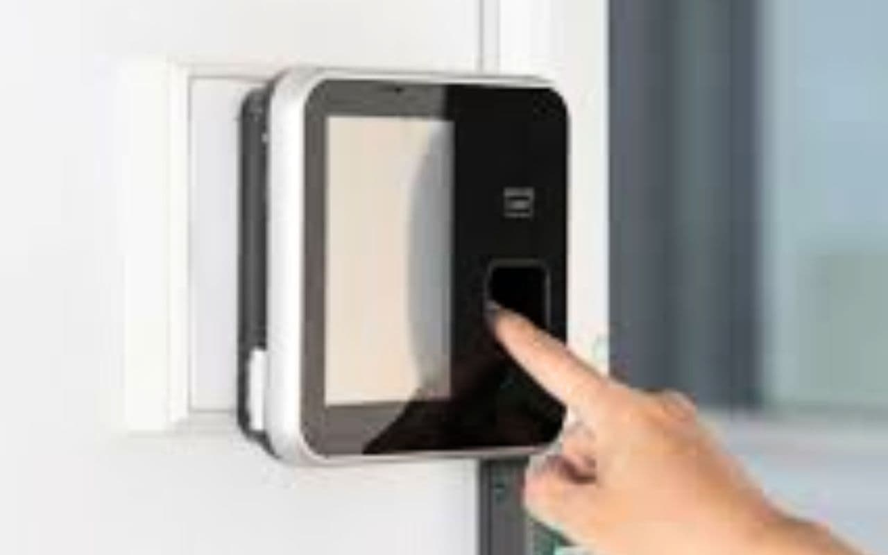 बिहार में बिना बायोमेट्रिक हाजिरी बनाए मानदेय नहीं, संविदा कर्मियों के लिए मई से नयी व्यवस्था