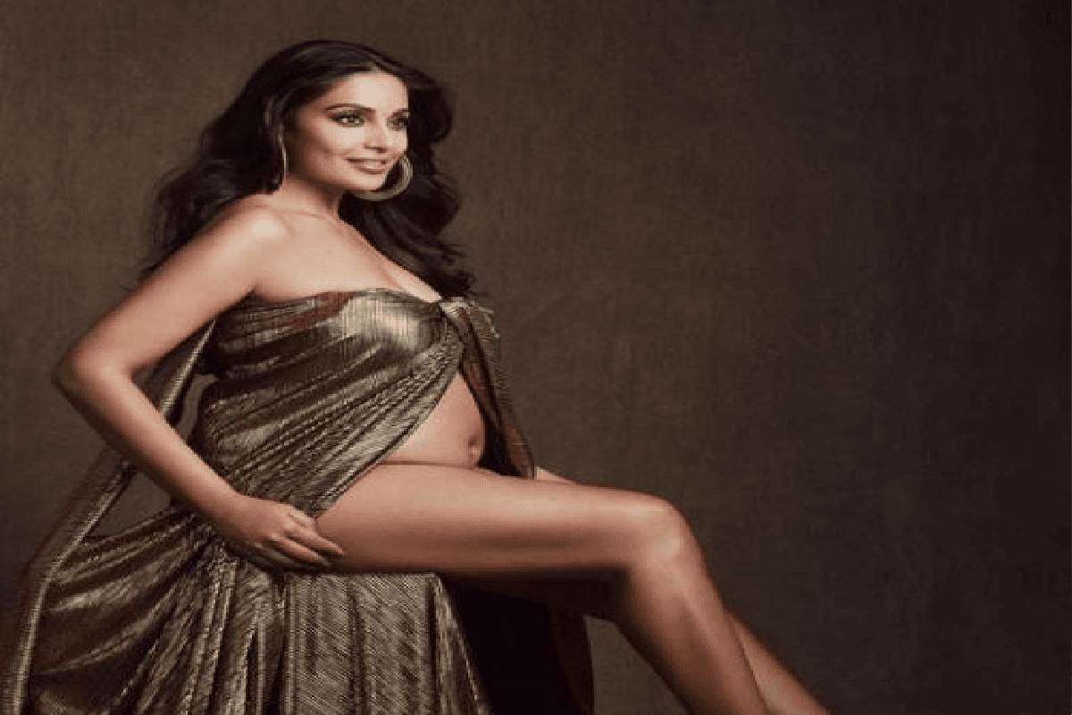 Bipasha Basu ने ग्लैमरस अंदाज में फ्लॉन्ट किया अपना बेबी बंप, फोटोज देख फैंस बोले- खूबसूरत मम्मी...