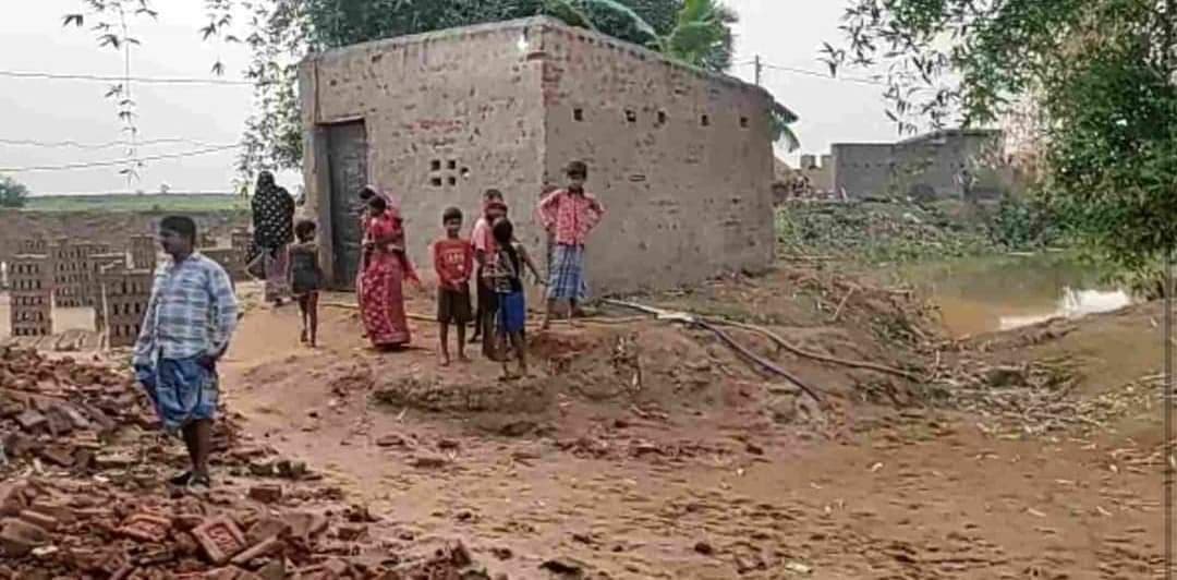 मालदा में फिर हिंसक झड़प! टीएमसी के दो गुट भिड़े, कई मकानों में तोड़-फोड़, फेंके गए देसी बम