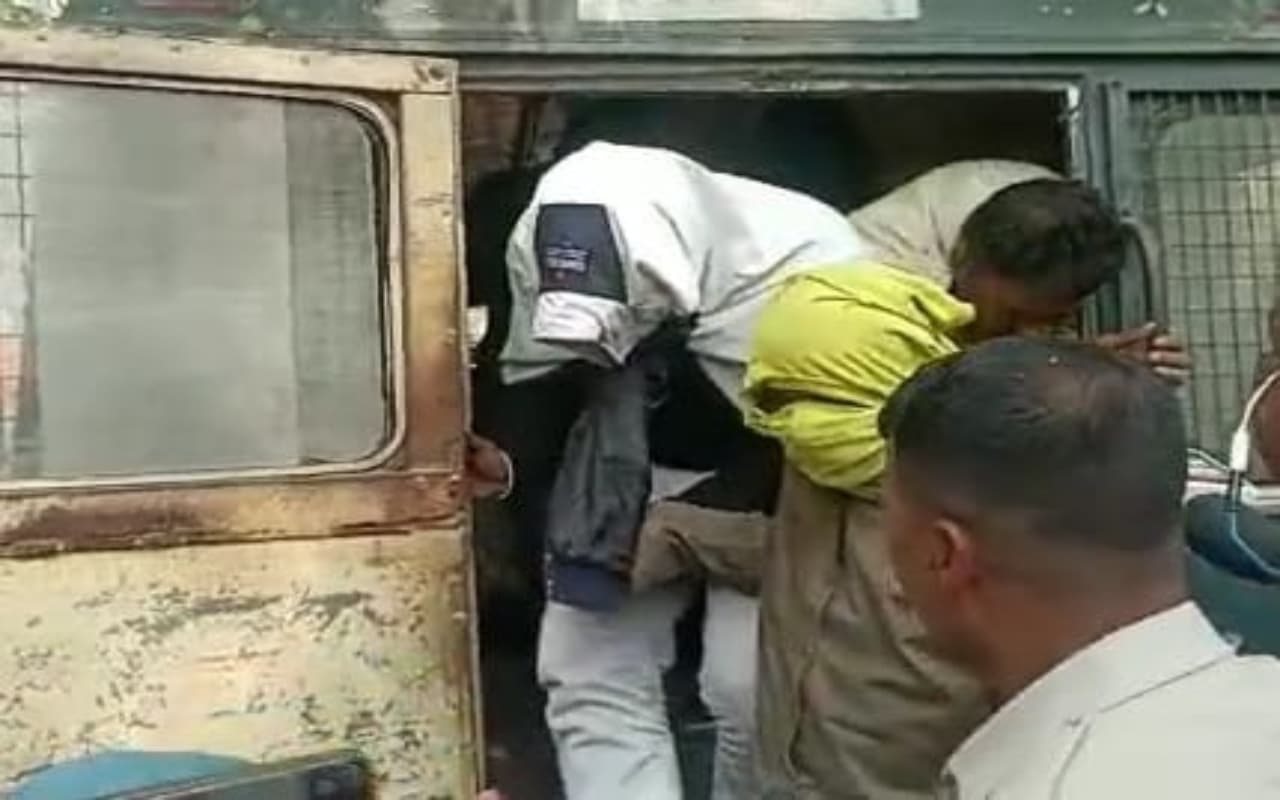 Birbhum Blast: माड़ग्राम पंचायत पर किसका होगा कब्जा? हिसंक झड़प के बाद खड़ा हुआ बड़ा सवाल