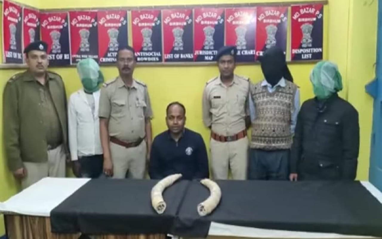 पश्चिम बंगाल: हाथी दांत की तस्करी करने वाले बड़े गिरोह का खुलासा, 50 लाख का हाथी दांत जब्त, 3 तस्कर अरेस्ट