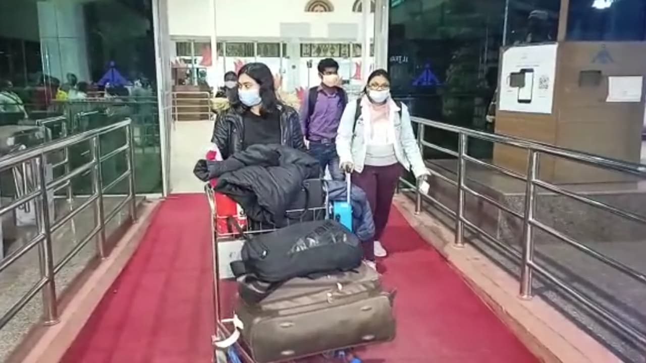 यूक्रेन में फंसे झारखंड के 17 लोग पहुंचे रांची, सुनायी आपबीती, केंद्र और राज्य सरकार का जताया आभार