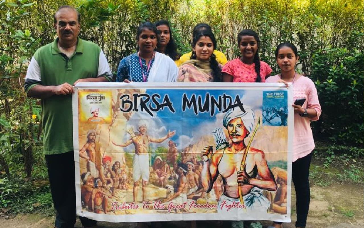 स्वंतत्रता आंदोलन में बिरसा मुंडा के योगदान को केरल के छात्रों ने किया याद, बनाया खास पोस्टर