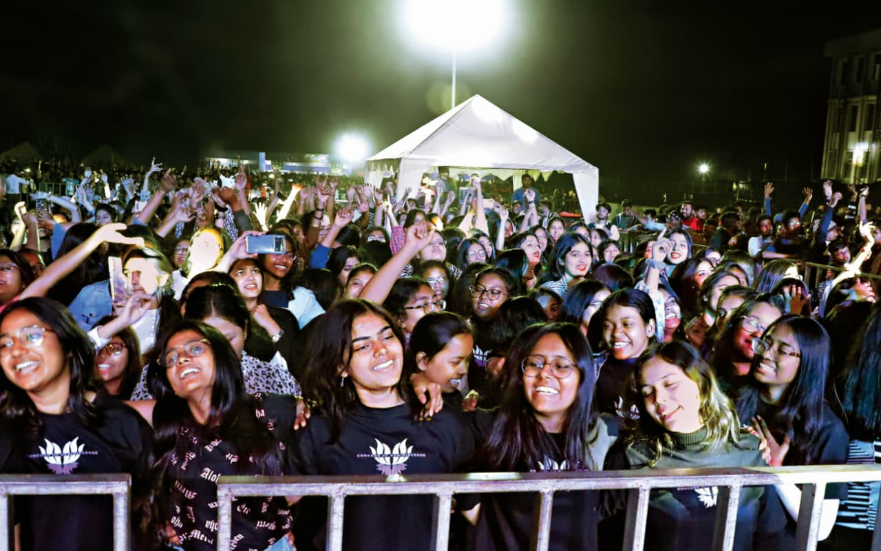 Bitotsav-23 में बैंड रिडल्स ने बिखेरा जलवा, रॉक और सूफी संगीत पर जमकर झूमे विद्यार्थी