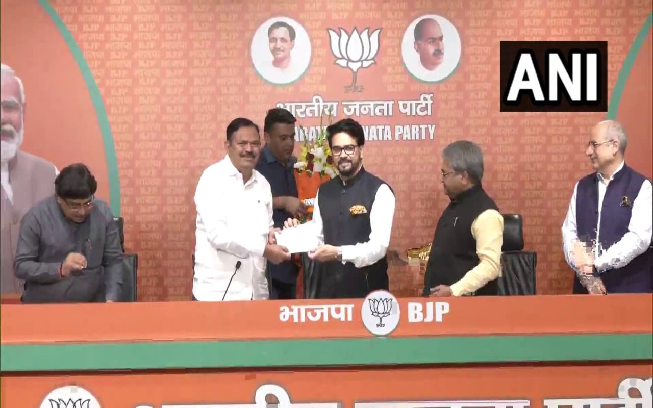 क्या आधार से जुड़े मोबाइल नंबर और अहम जानकारी भाजपा को दे रहा है UIDAI ,कोर्ट ने दिये जांच के आदेश