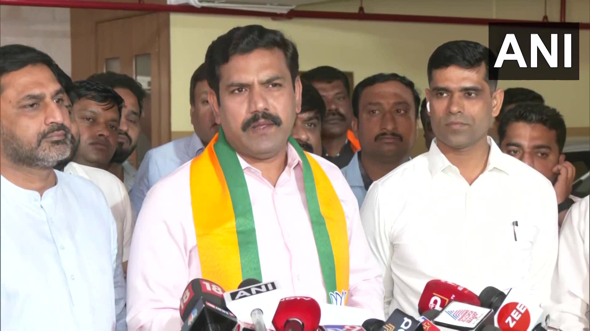 31 साल पुराने मामले में कारसेवक की गिरफ्तारी से भड़की बीजेपी, कहा- खटक रहा राम मंदिर...