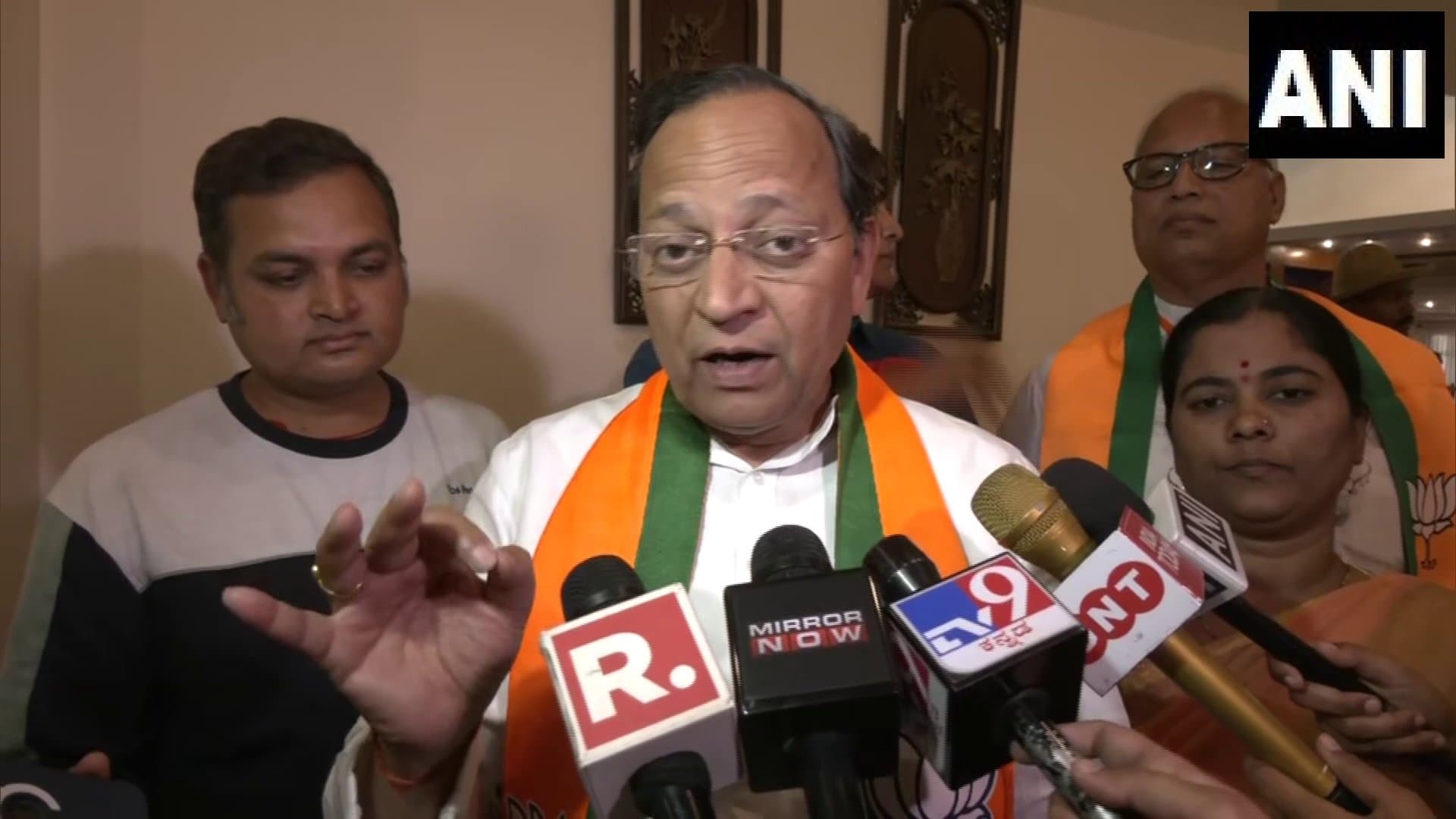 Karnataka Election: बीजेपी ने कसी कमर, पार्टी नेताओं ने गिनाई उपलब्धियां, कांग्रेस पर जमकर साधा निशाना