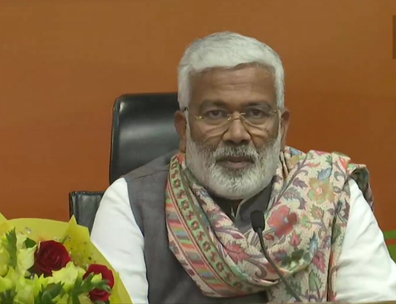 स्वतंत्र देव सिंह ने किया अपर्णा यादव का स्वागत, कहा- सपा के शासन में बेटियां नहीं थी सुरक्षित