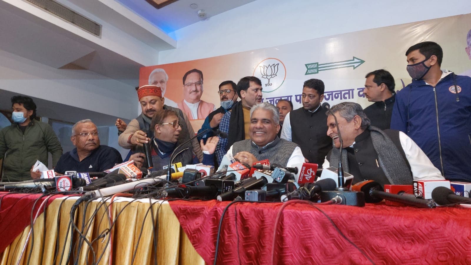 बिहार NDA में बंट गयी सीट, जानिए कौन पार्टी  
परिषद की कितनी सीटों पर लड़ेगी चुनाव