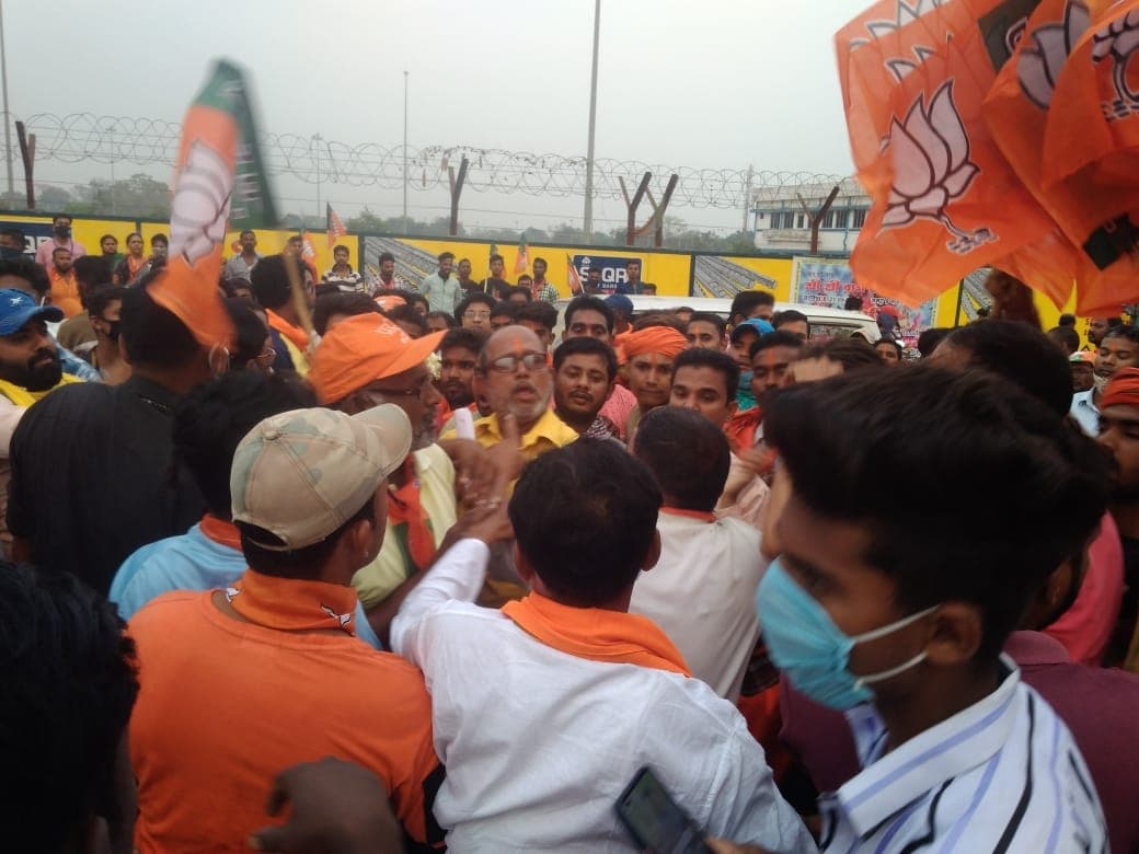 Bengal Election 2021: TMC समर्थकों के BJP में शामिल होने का विरोध, दुर्गापुर में दो पक्षों में झड़प, मौके पर पहुंची पुलिस