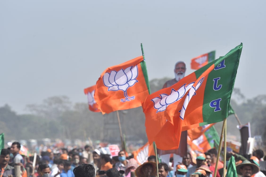 Assam Election 2021 : चुनाव में जीत दर्ज करने के लिए भाजपा ने उतारे अपने 'बाहुबली', प्रियंका गांधी का चाय बगान...