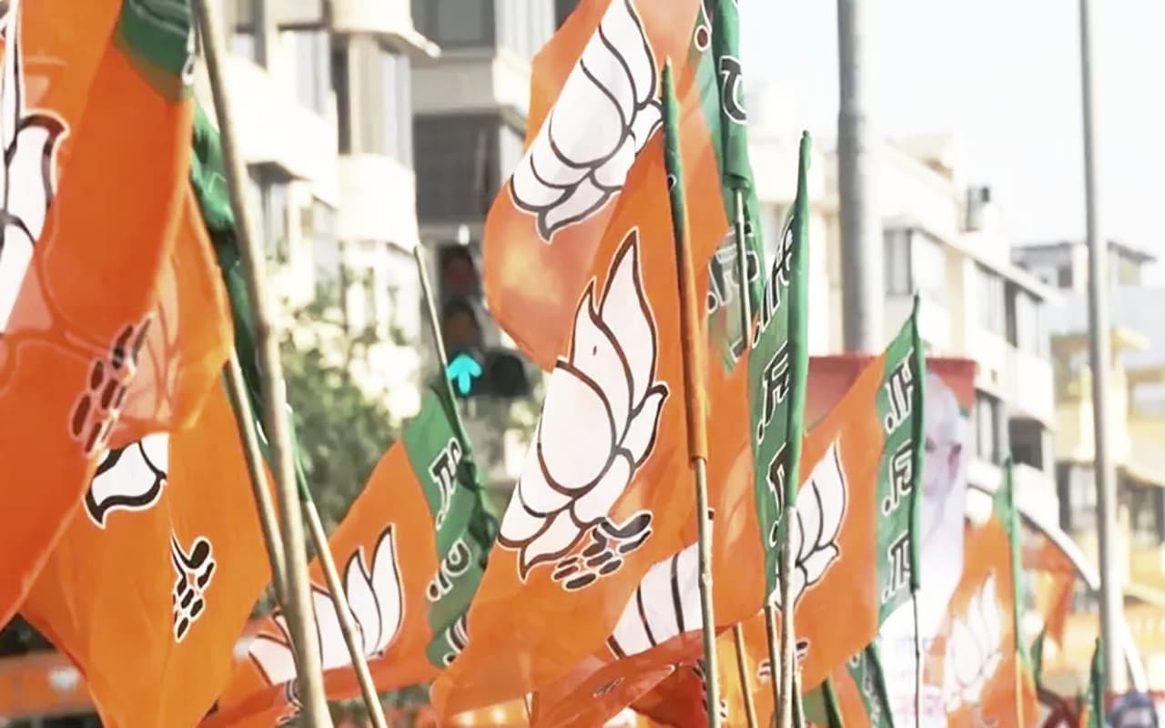 Delhi Excise Policy: दिल्ली सरकार के खिलाफ भाजपा का प्रचंड प्रदर्शन, सीएम केजरीवाल से इस्तीफे की मांग