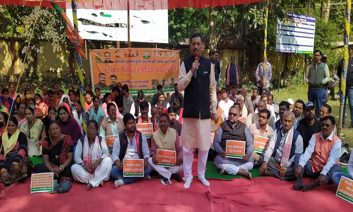 Jharkhand News : हेमंत सोरेन सरकार पर बीजेपी ने साधा निशाना, क्या बोले बीजेपी प्रदेश अध्यक्ष दीपक प्रकाश Jharkhand News : हेमंत सोरेन सरकार पर बीजेपी ने साधा निशाना, क्या बोले बीजेपी प्रदेश अध्यक्ष दीपक प्रकाश