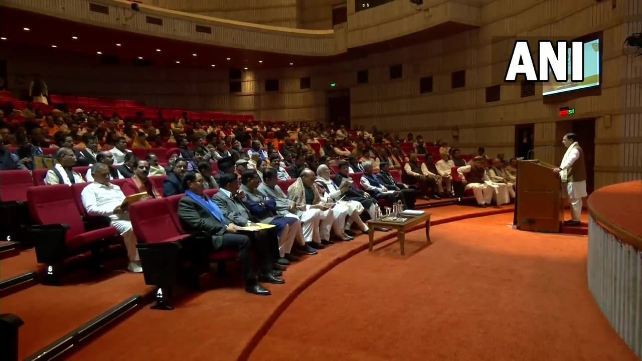 Parliament Winter Session: दिल्ली में BJP संसदीय दल की बैठक, PM मोदी सहित पार्टी के वरिष्ठ नेता हुए शामिल