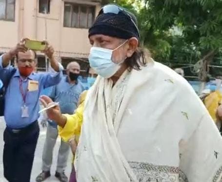 बंगाल चुनाव 2021: 'अपने जीवन में इससे ज्यादा शांतिपूर्ण मतदान नहीं देखा', वोट डालने के बाद बोले एक्टर मिथुन चक्रवर्ती