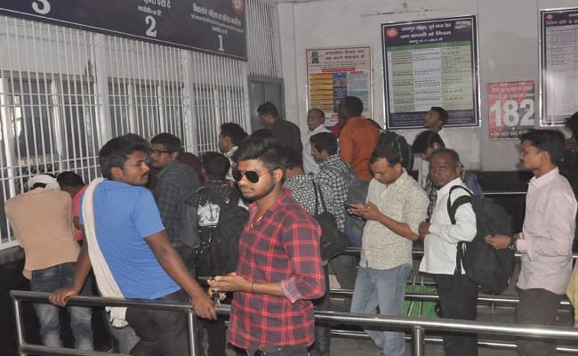 कोरोना वायरस को लेकर रेल यात्रियों में दहशत, सैकड़ों टिकट हो गया रद्द