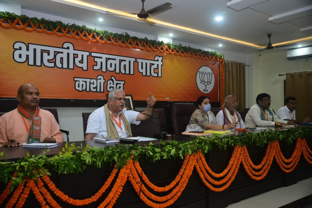 लखनऊ-दिल्ली की परिक्रमा लगाने वाले नेताओं को टिकट नहीं, बीएल संतोष ने काशी में नेताओं को दी नसीहत