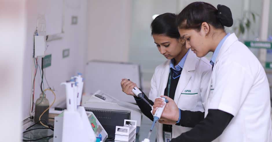 मेडिकल में लड़कियों के आरक्षण से लड़कों के लिए कंपीटीशन हुआ और मुश्किल, पिछले वर्ष भी 40 प्रतिशत सीटों पर था छात्राओं का कब्जा