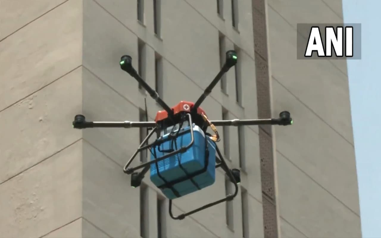 देश में पहली बार ड्रोन के जरिए की गई ब्लड की डिलीवरी, मरीजों के इलाज में अब नहीं होगी देरी