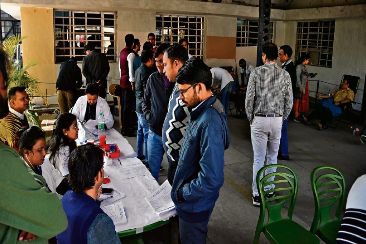 Jharkhand: प्रभात खबर ने जुटाया 304 यूनिट खून, रांची समेत 12 जिलों में एक साथ लगाया गया रक्तदान शिविर