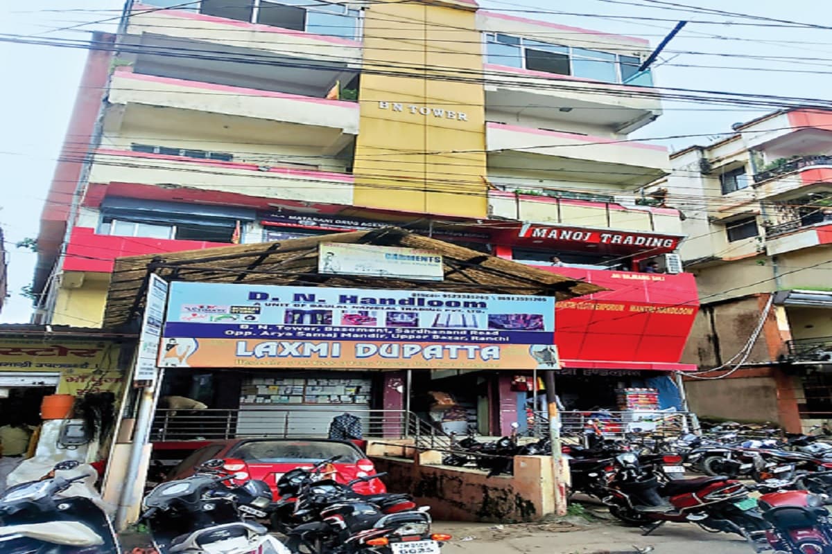 रांची के बीएन टावर की कहानी: लिफ्ट की सुविधा नहीं, पार्किंग में खोल दी हैं व्यावसायिक दुकानें