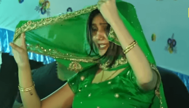 सपना चौधरी ने 'हवा कसूती' पर दिखाए जबरदस्त लटके-झटके, डांस मूव्स देख फैंस के उड़े होश