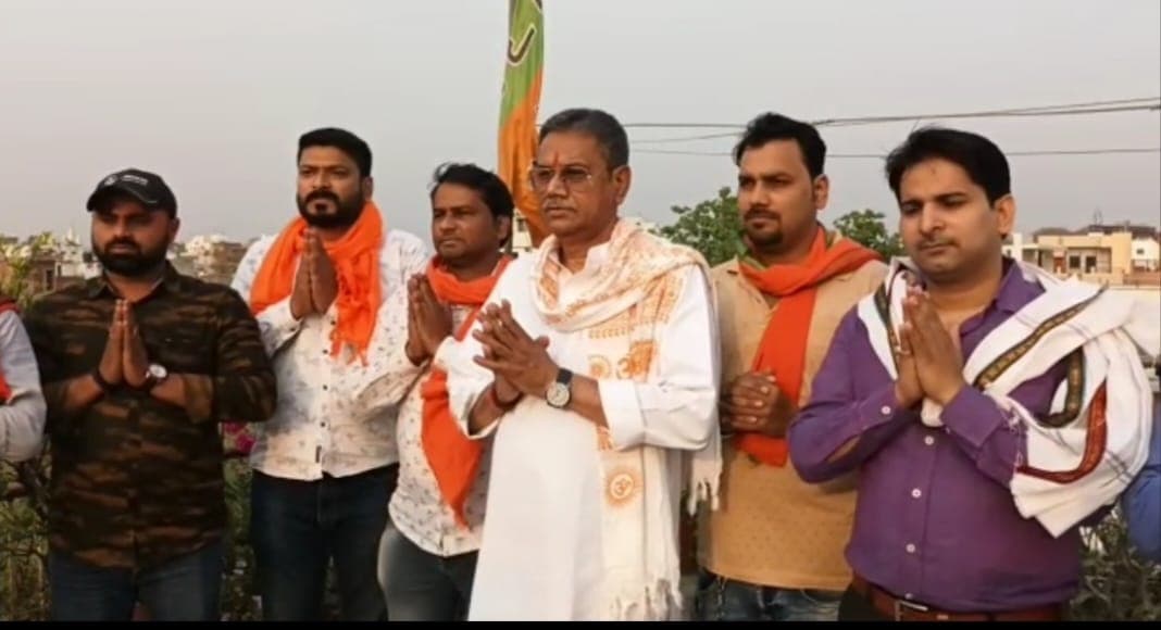 Varanasi News: अब अजान के वक्त बजेगा हनुमान चालीसा, महाराष्ट्र से UP पहुंचा अजान विवाद Varanasi News: अब अजान के वक्त बजेगा हनुमान चालीसा, महाराष्ट्र से UP पहुंचा अजान विवाद