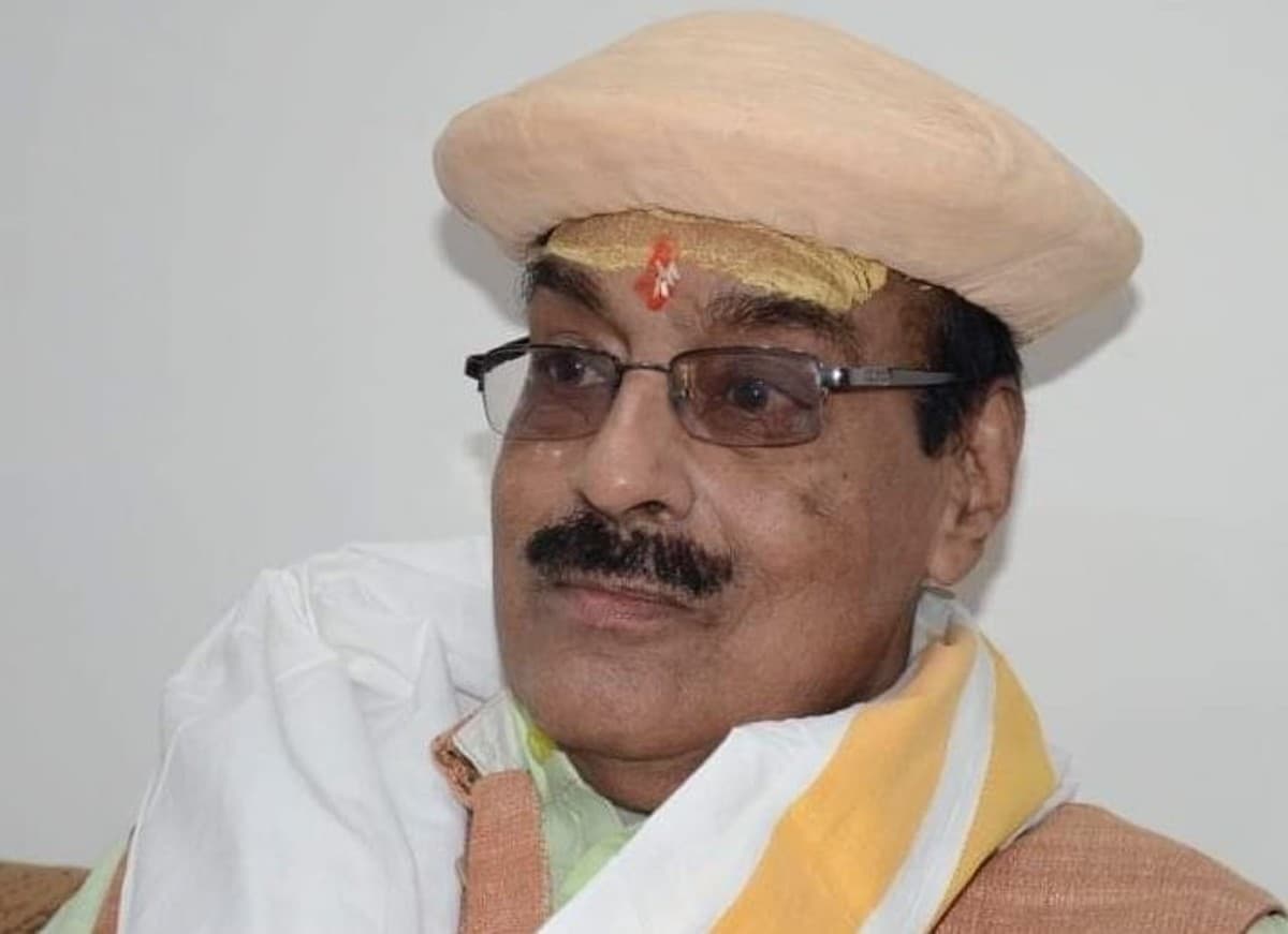 सभी पार्टियां कार्यकुशलता और विकास पर लड़ें चुनाव, भगवान को न बनाएं मुद्दा- पूर्व महंत कुलपति त्रिपाठी